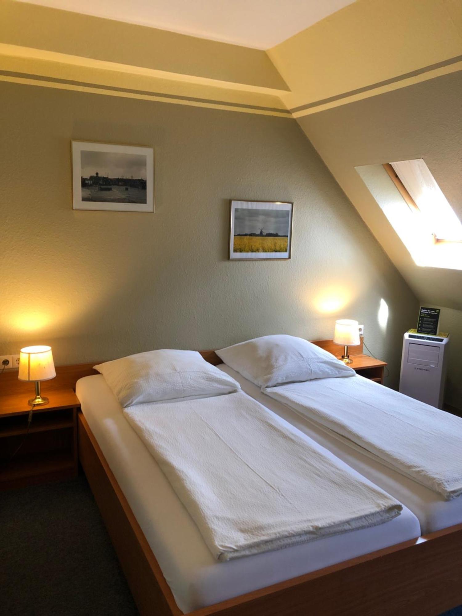 Garni Hotel-Pension Holum Neuharlingersiel Bagian luar foto